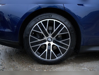 Used Porsche Taycan 2021 for sale - 76832677: Photo