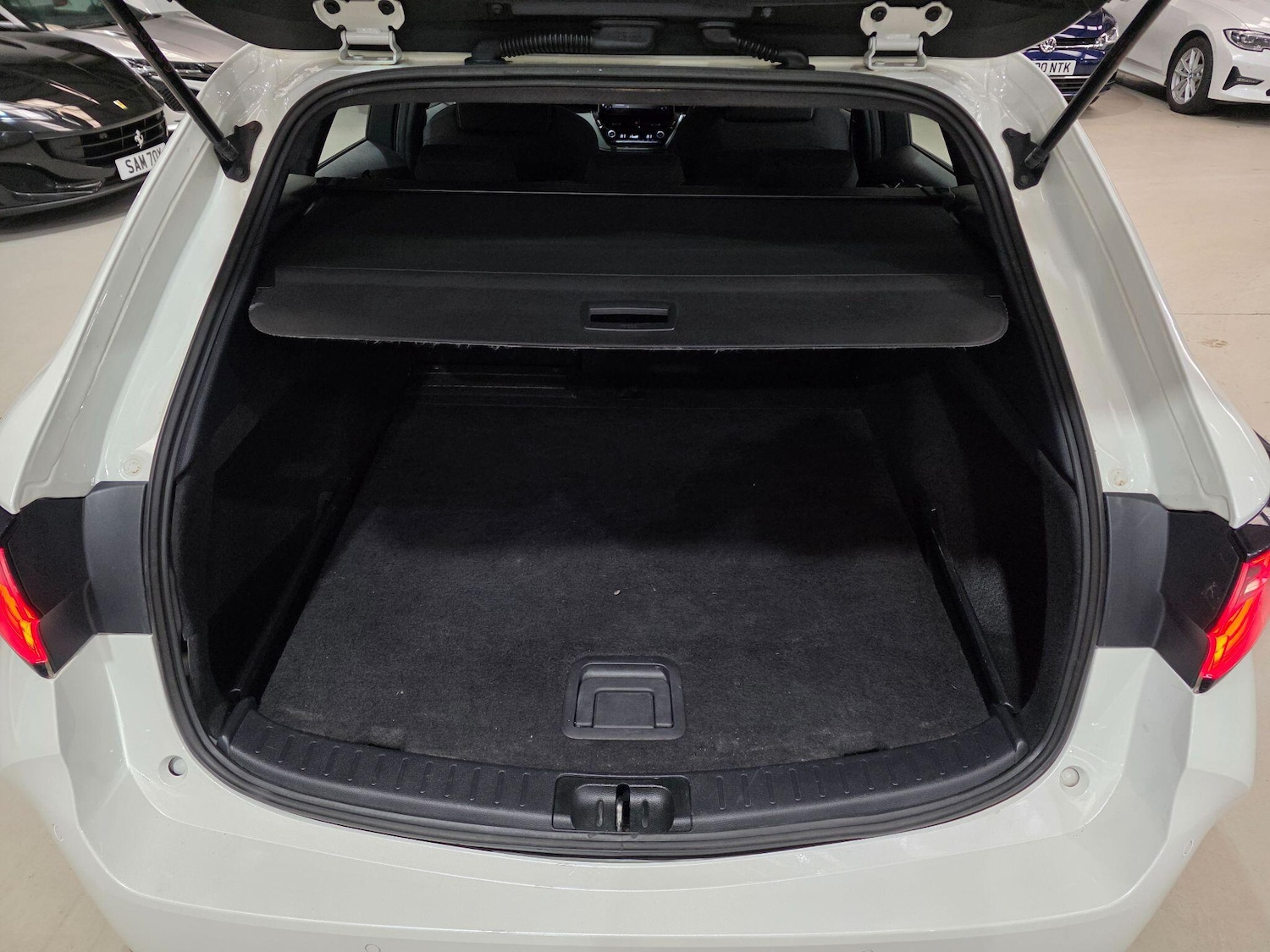 Used Toyota Corolla 2019 for sale - 76613382: Photo 24