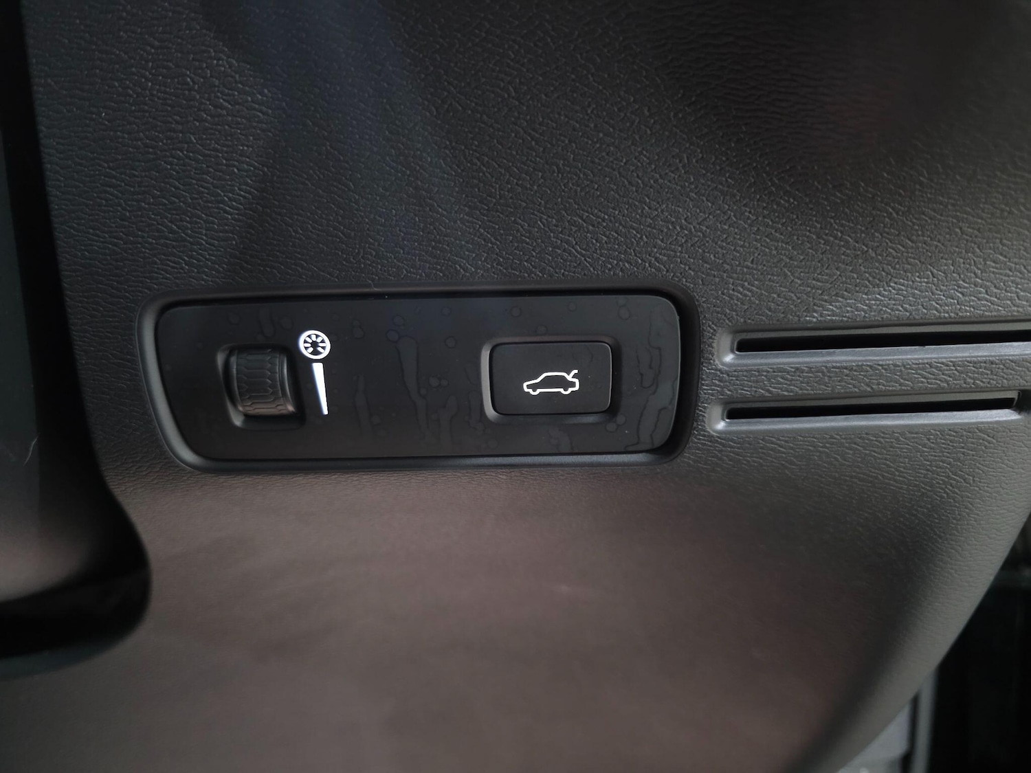 Used Volvo XC40 2022 for sale - 76657567: Photo 25