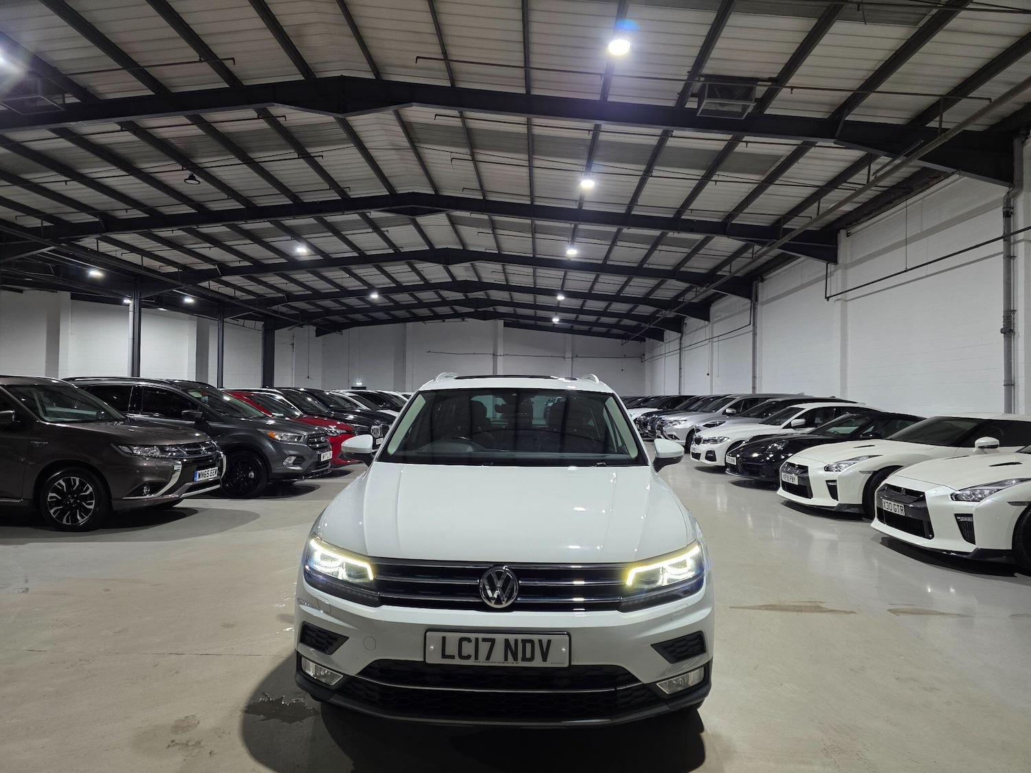Used Volkswagen Tiguan 2017 for sale - 77216255: Photo 2
