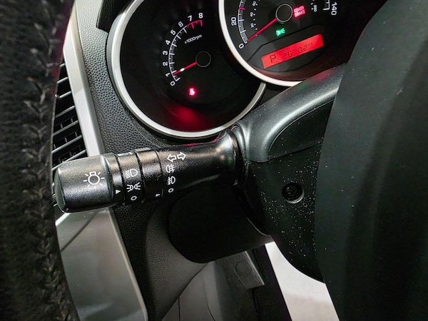 Used Kia Venga 2011 for sale - 76251308: Photo 17