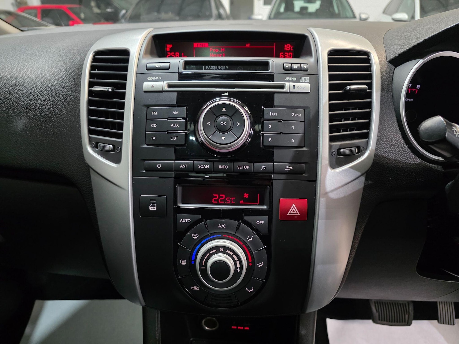 Used Kia Venga 2011 for sale - 76251308: Photo 8