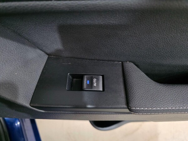 Used Toyota Auris 2018 for sale - 76136140: Photo 21