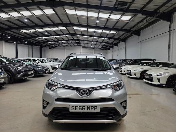 Used Toyota RAV4 2017 for sale - 74895647: Photo 2