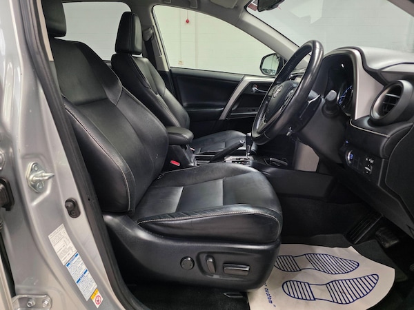 Used Toyota RAV4 2017 for sale - 74895647: Photo 6