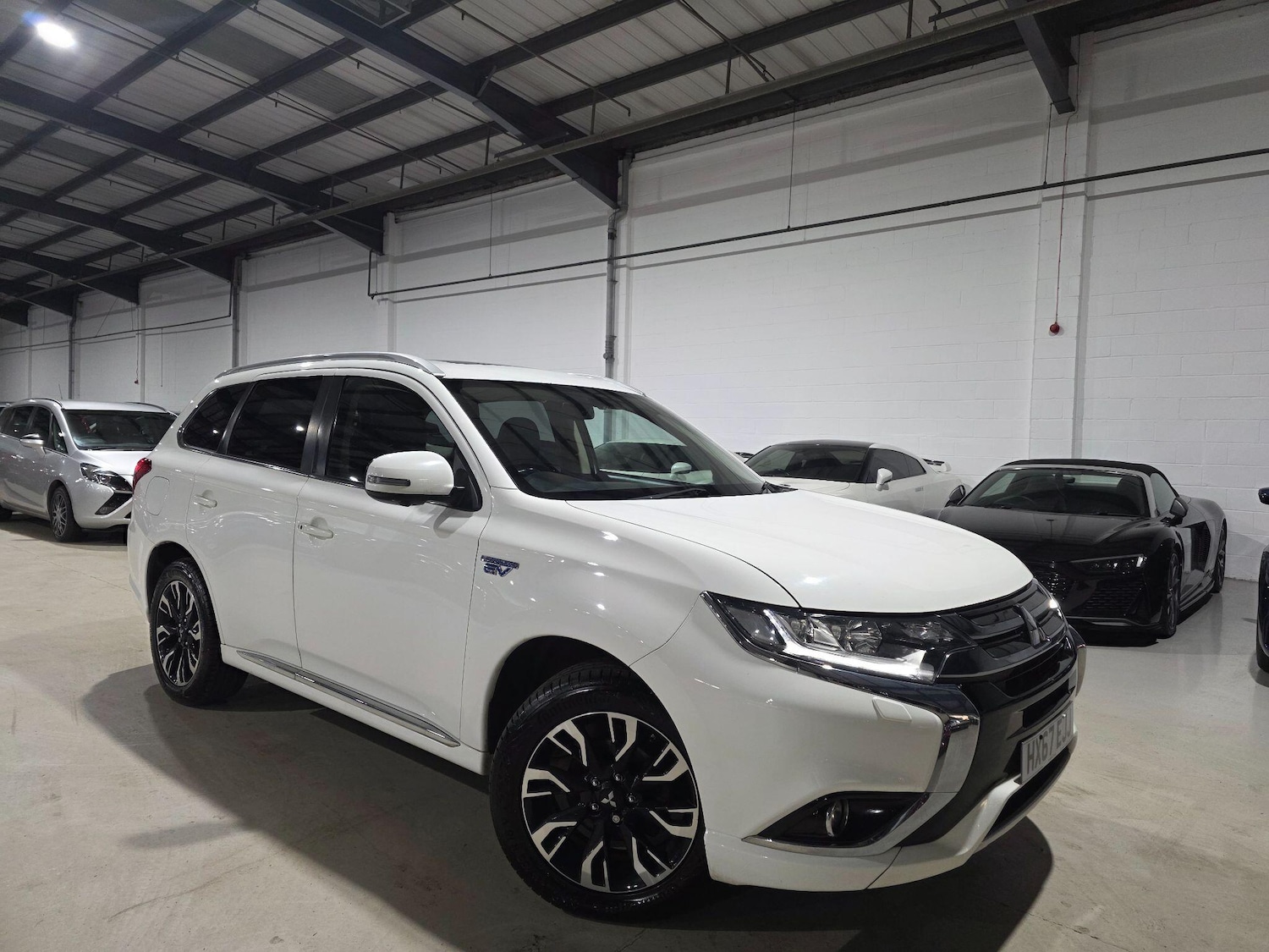 Used Mitsubishi Outlander 2017 for sale - 77040918: Photo 3