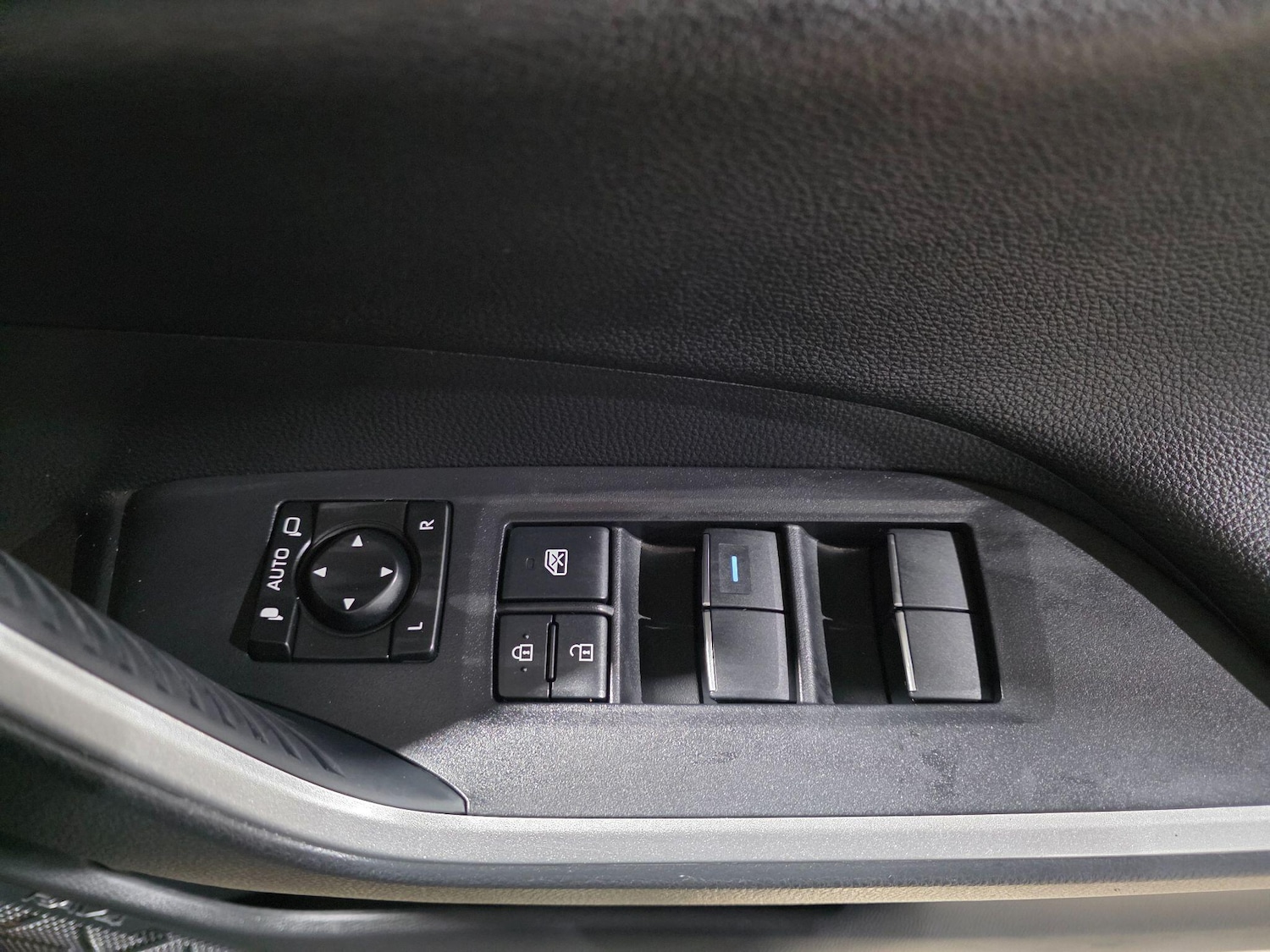 Used Toyota RAV4 2021 for sale - 77097621: Photo 16