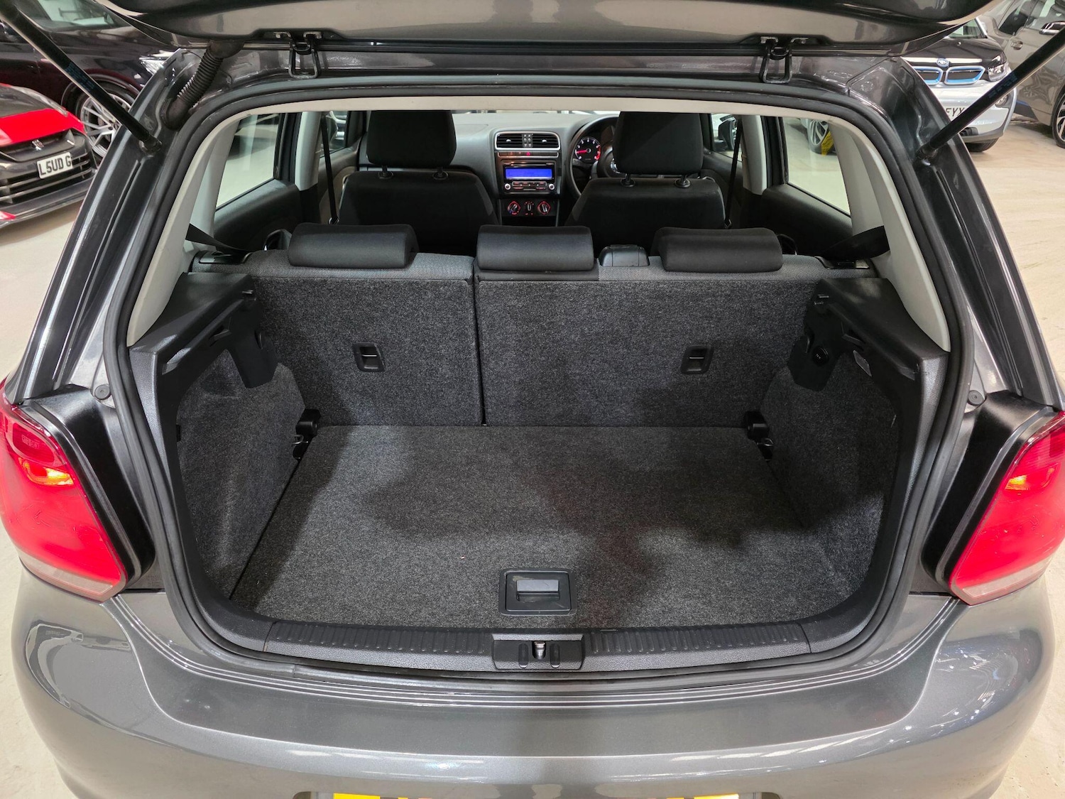 Used Volkswagen Polo 2010 for sale - 77484430: Photo 24