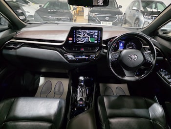 Used Toyota C-HR 2018 for sale - 77809100: Photo