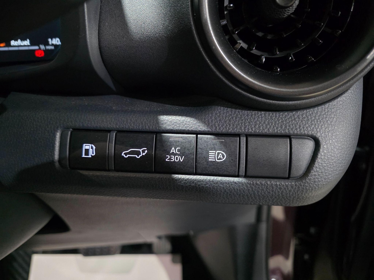 Used Toyota C-HR 2024 for sale - 76926552: Photo 19