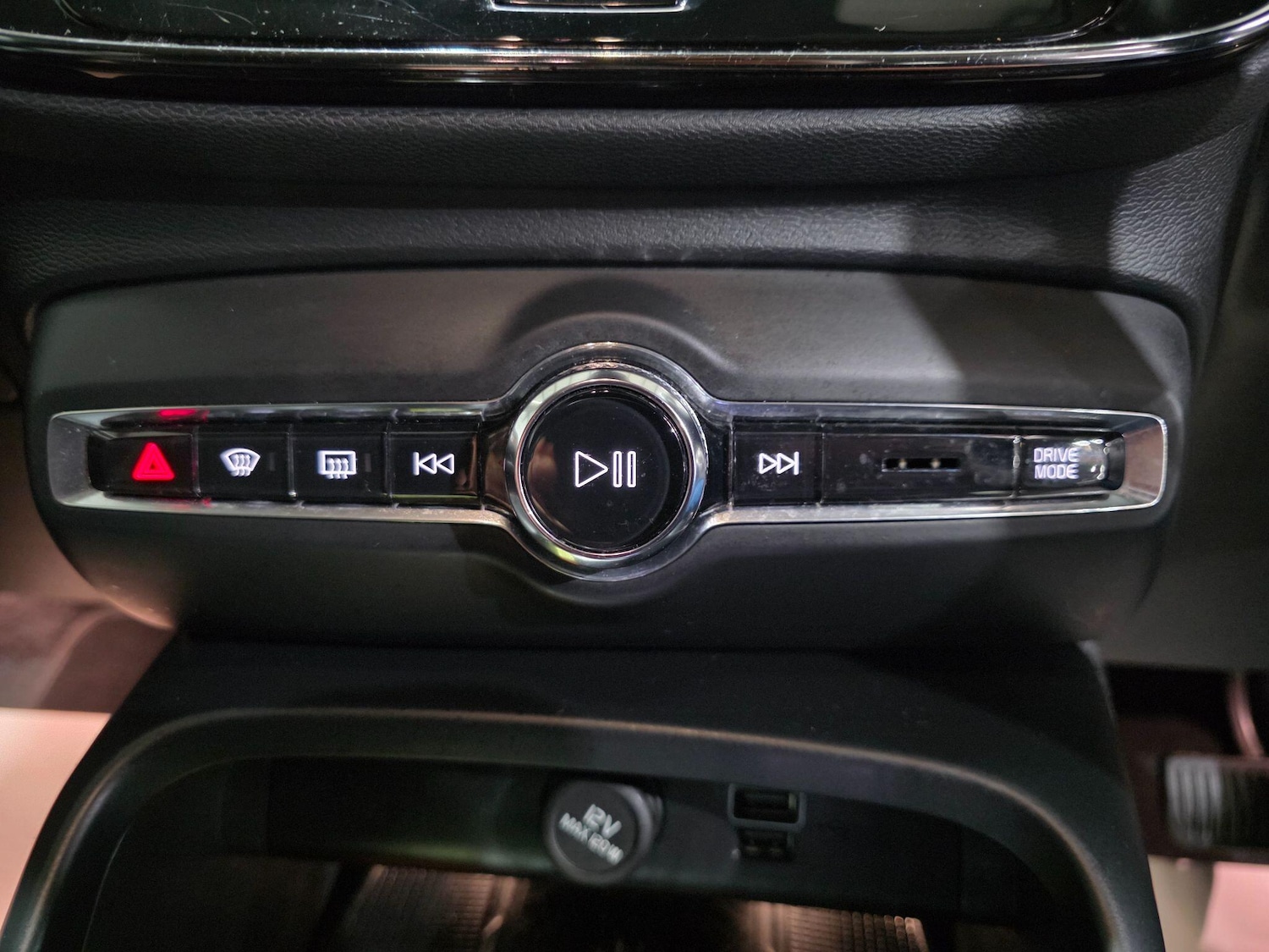 Used Volvo XC40 for sale - 76997440: Photo 11