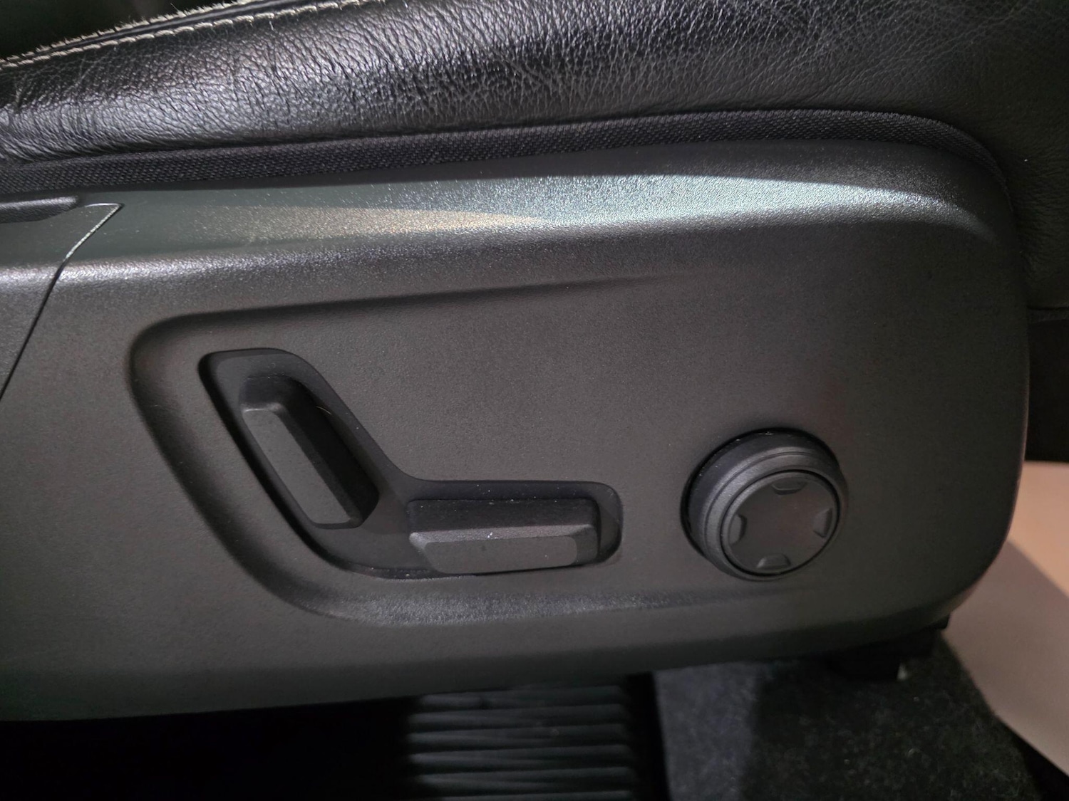 Used Volvo XC40 for sale - 76997440: Photo 15