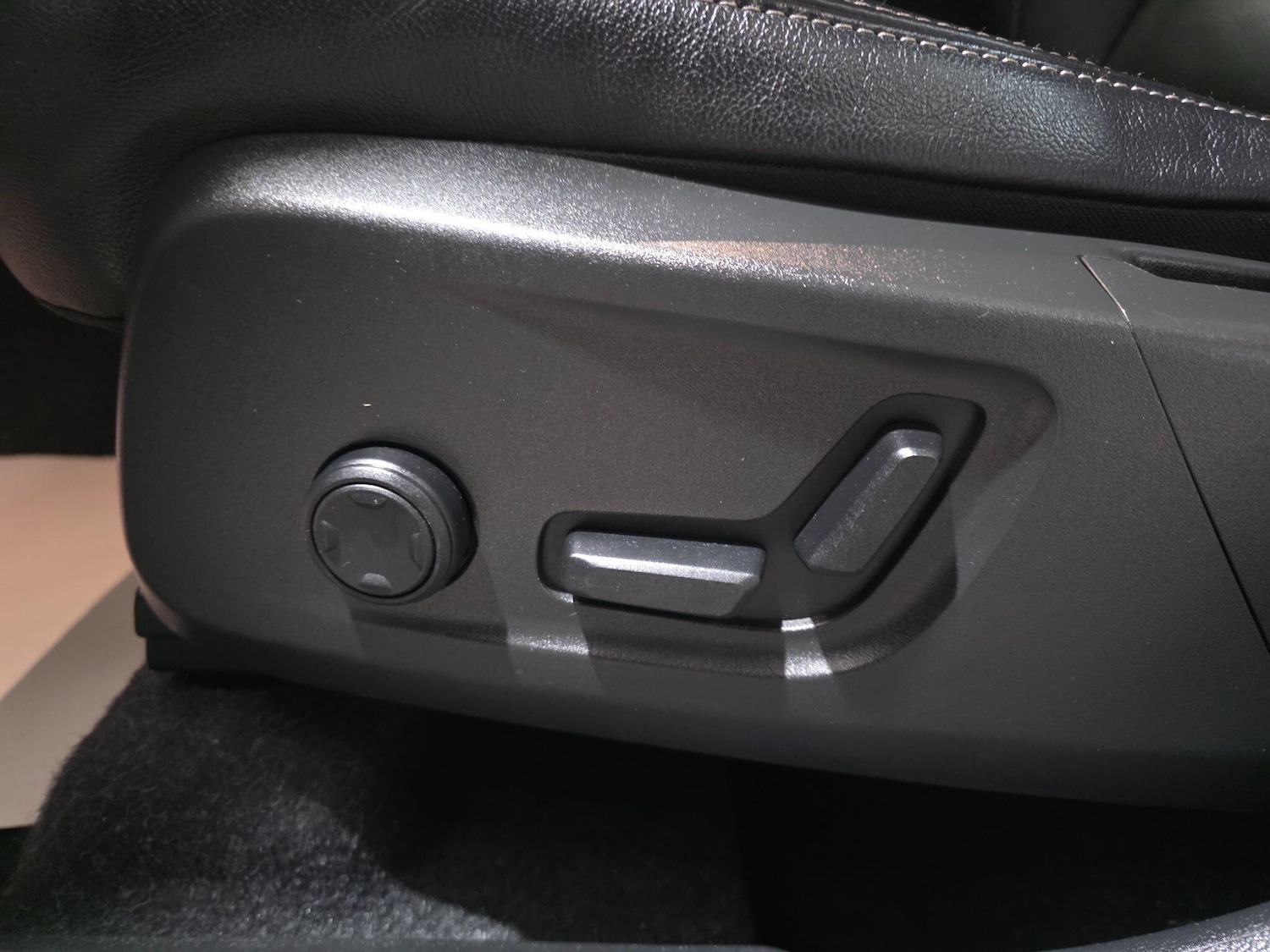 Used Volvo XC40 for sale - 76997440: Photo 16