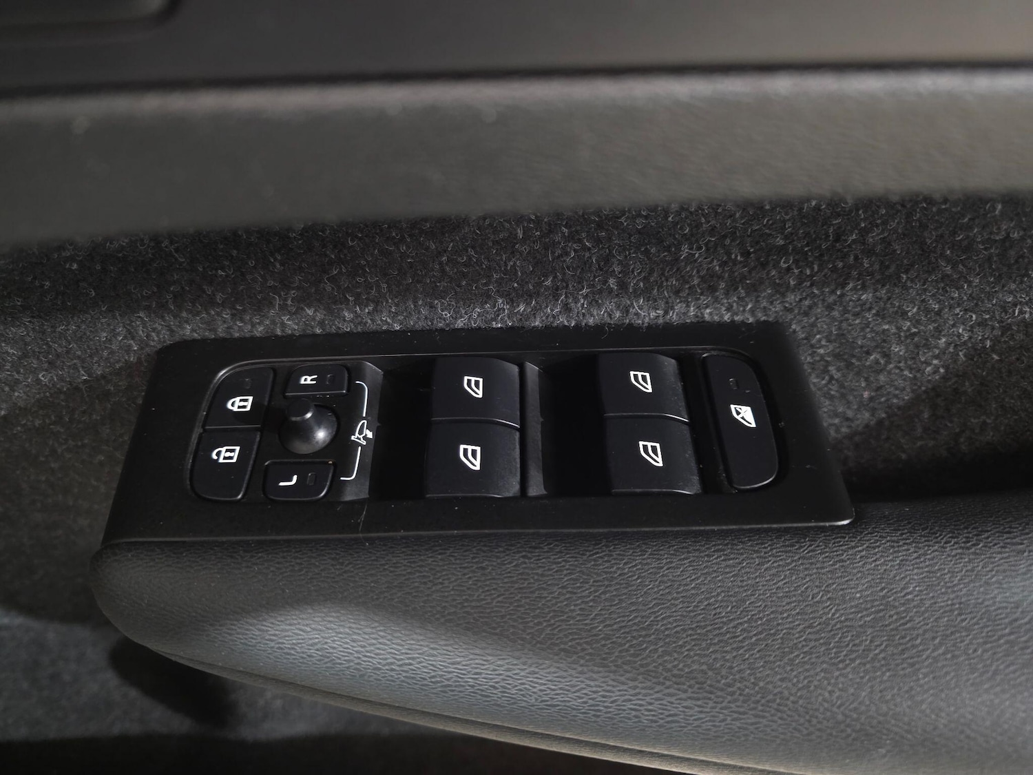 Used Volvo XC40 for sale - 76997440: Photo 19