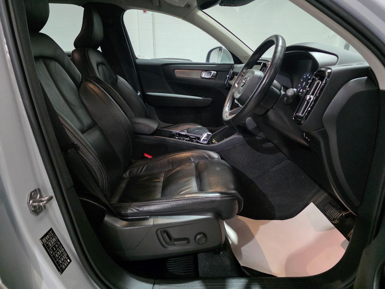 Used Volvo XC40 for sale - 76997440: Photo 6