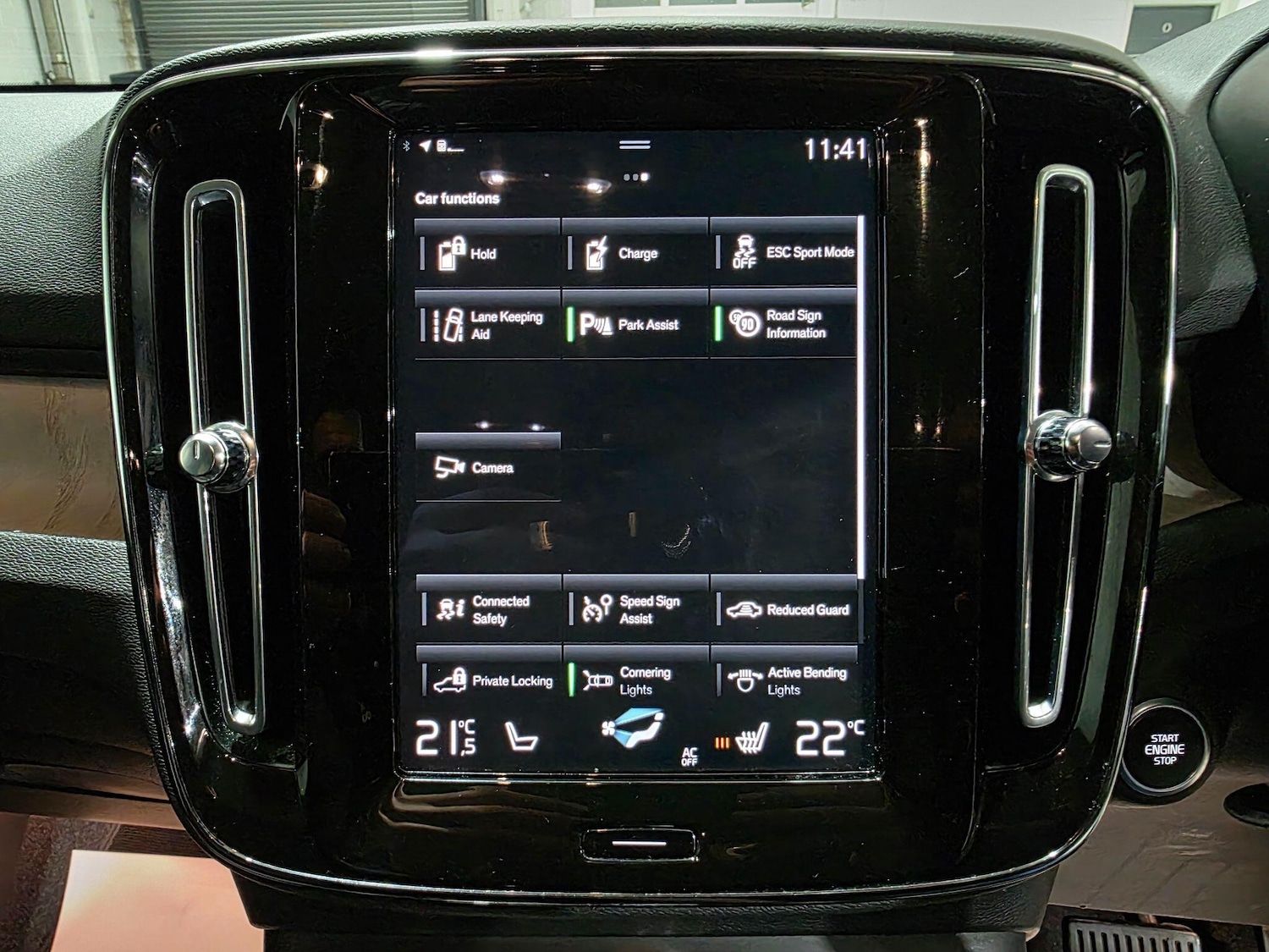 Used Volvo XC40 for sale - 76997440: Photo 9