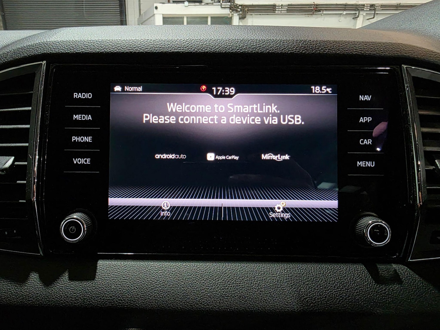 Used Skoda Karoq 2020 for sale - 76042525: Photo 8