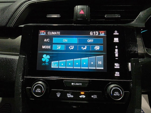 Used Honda Civic 2018 for sale - 76073137: Photo 10