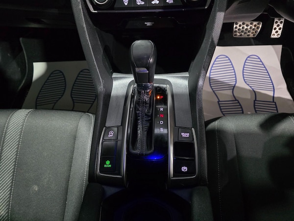 Used Honda Civic 2018 for sale - 76073137: Photo 11