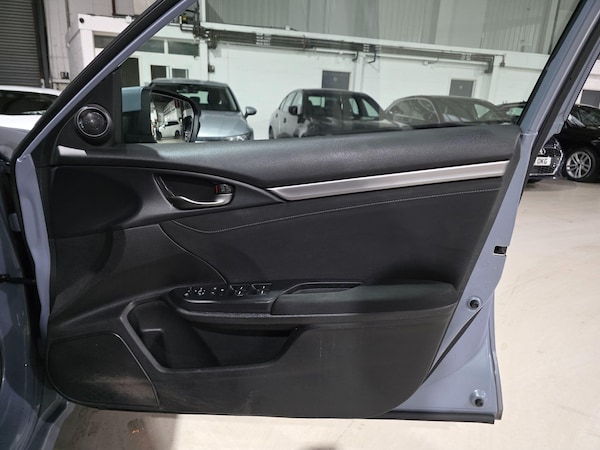 Used Honda Civic 2018 for sale - 76073137: Photo 13