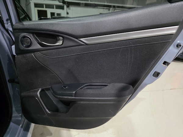 Used Honda Civic 2018 for sale - 76073137: Photo 20