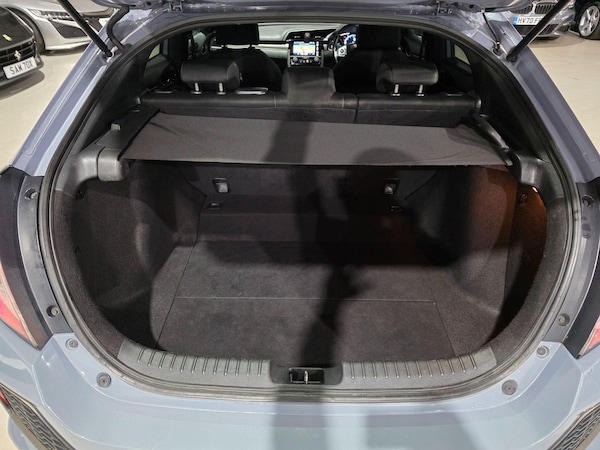 Used Honda Civic 2018 for sale - 76073137: Photo 27