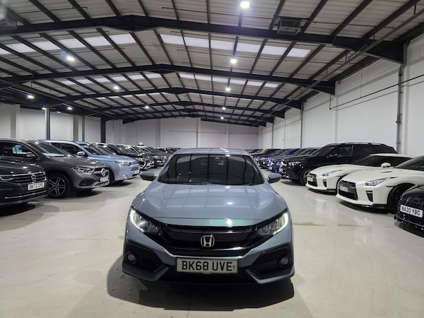 Used Honda Civic 2018 for sale - 76073137: Photo 2