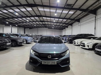 Used Honda Civic 2018 for sale - 76073137: Photo 2