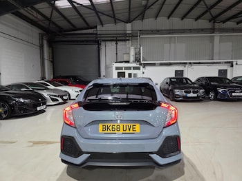 Used Honda Civic 2018 for sale - 76073137: Photo 4