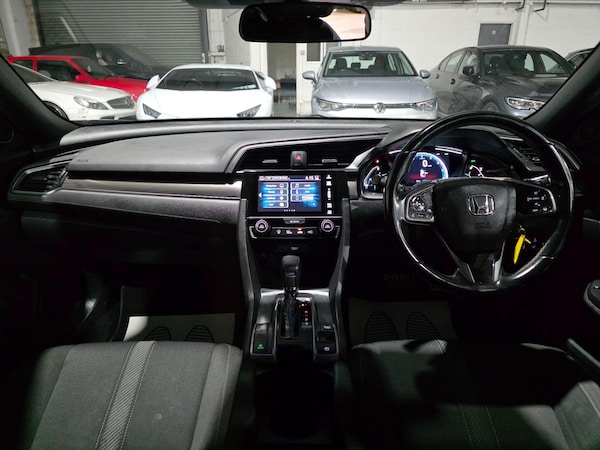 Used Honda Civic 2018 for sale - 76073137: Photo 5