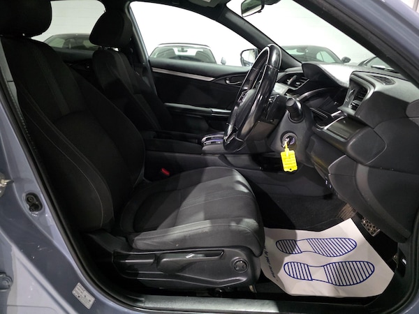 Used Honda Civic 2018 for sale - 76073137: Photo 6
