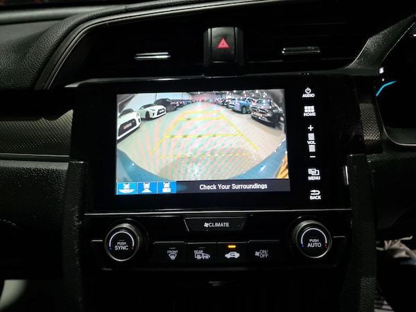 Used Honda Civic 2018 for sale - 76073137: Photo 8