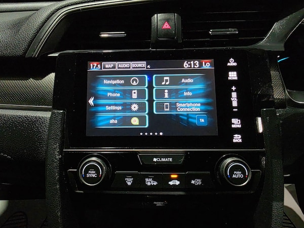 Used Honda Civic 2018 for sale - 76073137: Photo 9