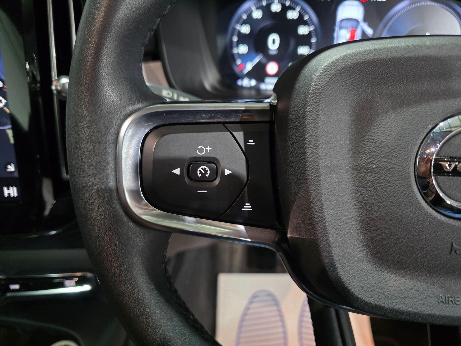 Used Volvo XC40 2022 for sale - 76409429: Photo 23