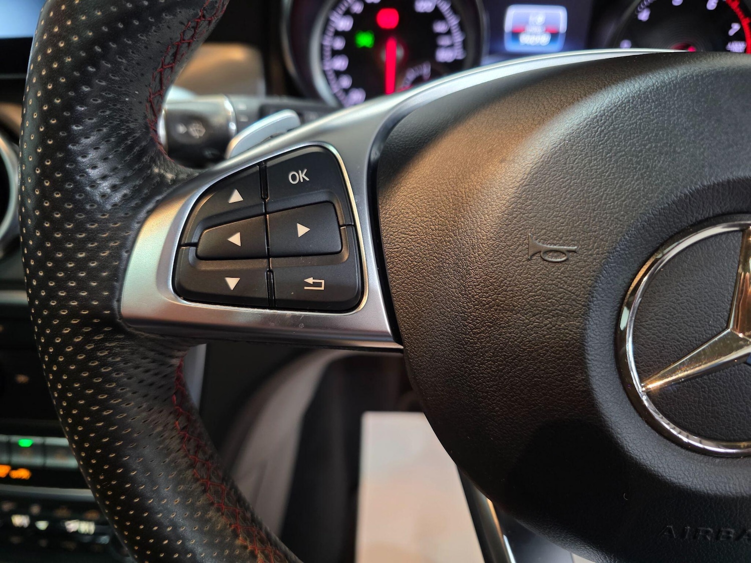 Used Mercedes-Benz GLA 2018 for sale - 76584510: Photo 22