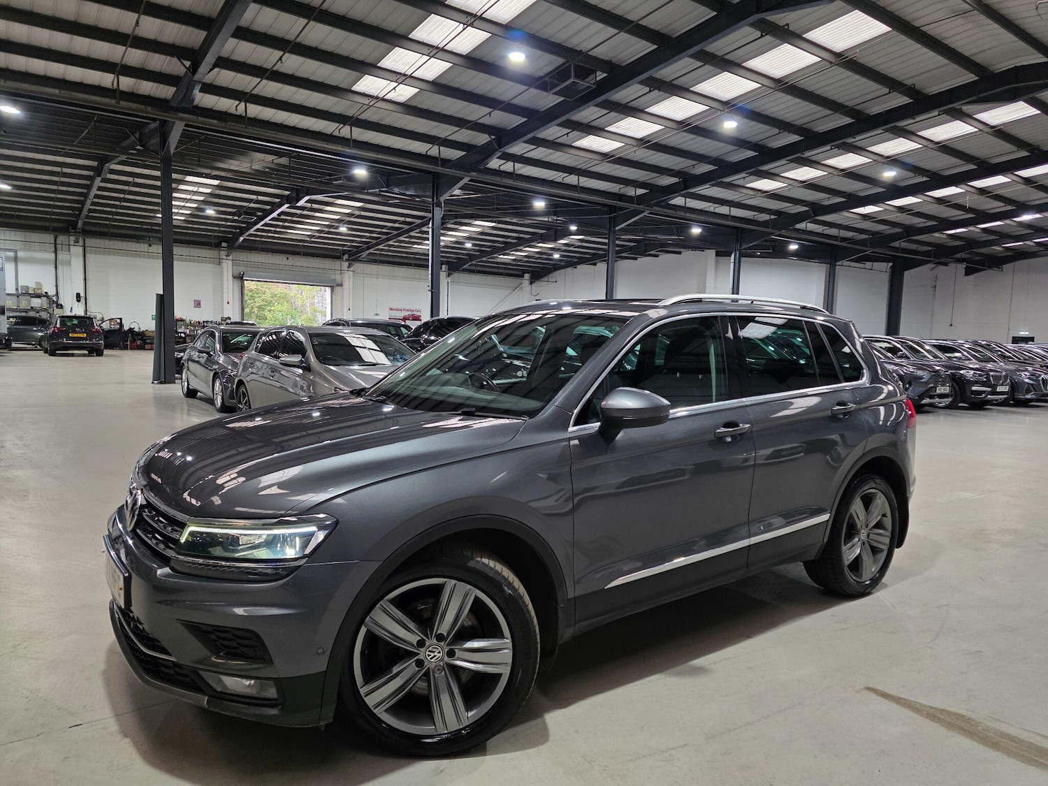 Used Volkswagen Tiguan 2017 for sale - 76095066: Photo 1