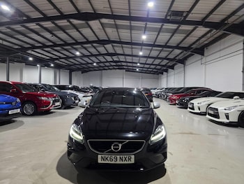 Used Volvo V40 2019 for sale - 76965291: Photo