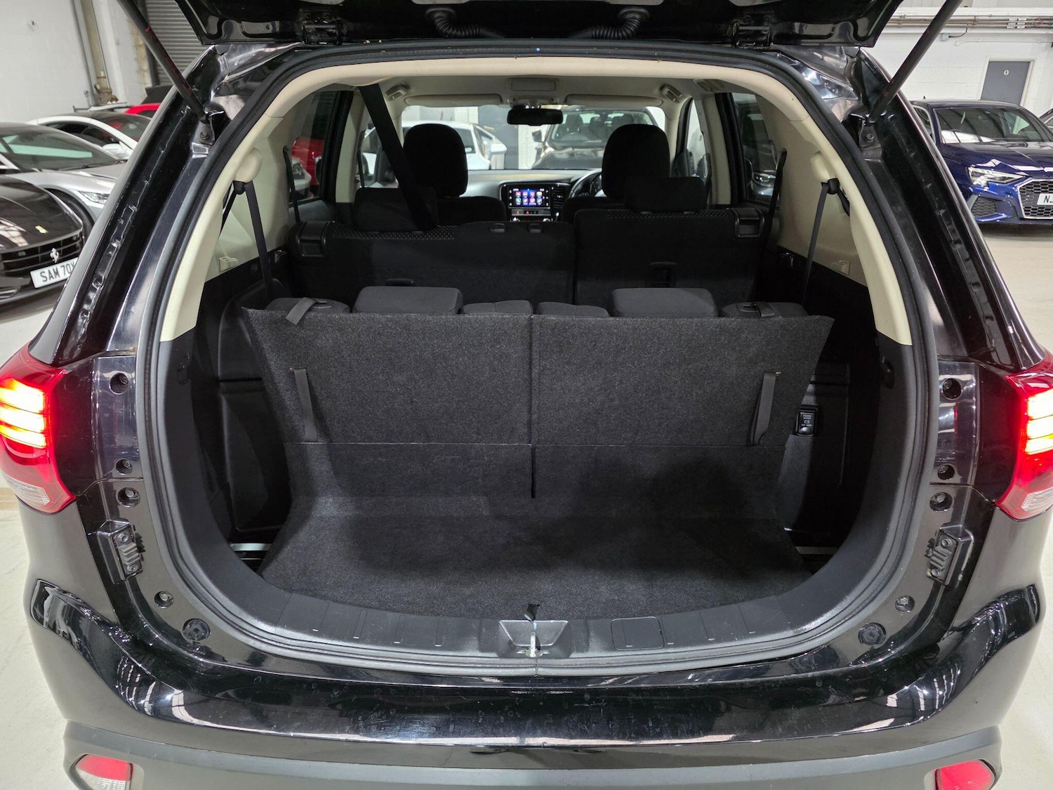 Used Mitsubishi Outlander 2018 for sale - 76094174: Photo 27