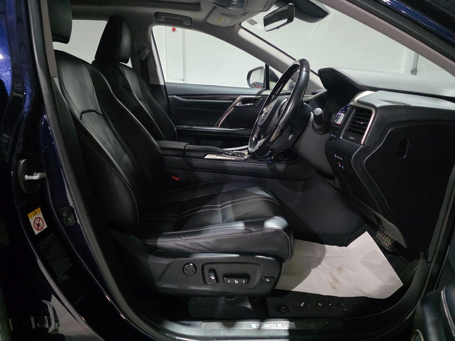 Used Lexus RX 2018 for sale - 77029050: Photo 6