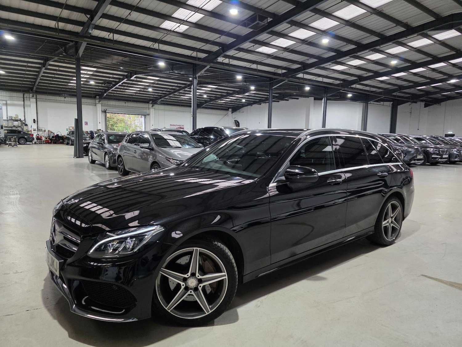 Used Mercedes-Benz C-Class 2015 for sale - 76059230: Photo 1