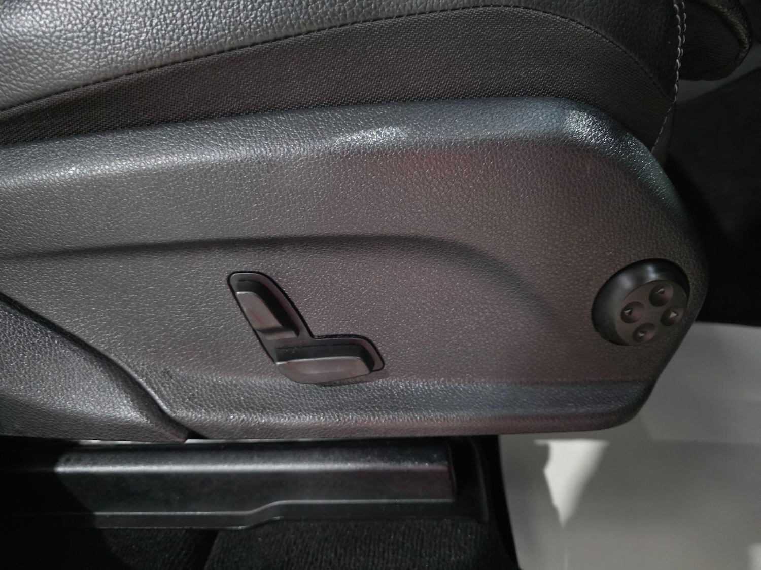 Used Mercedes-Benz GLC 2019 for sale - 77015845: Photo 14