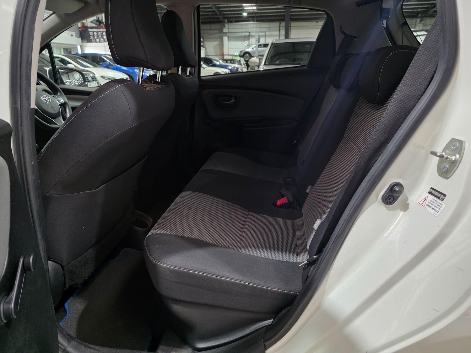 Used Toyota Yaris 2015 for sale - 76283180: Photo 21