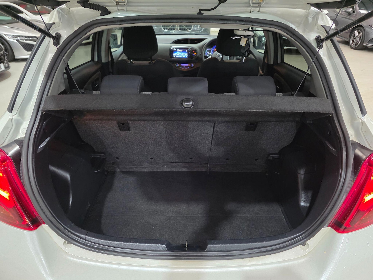 Used Toyota Yaris 2015 for sale - 76283180: Photo 25