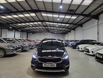 Used Kia Carens 2017 for sale - 78301664: Photo