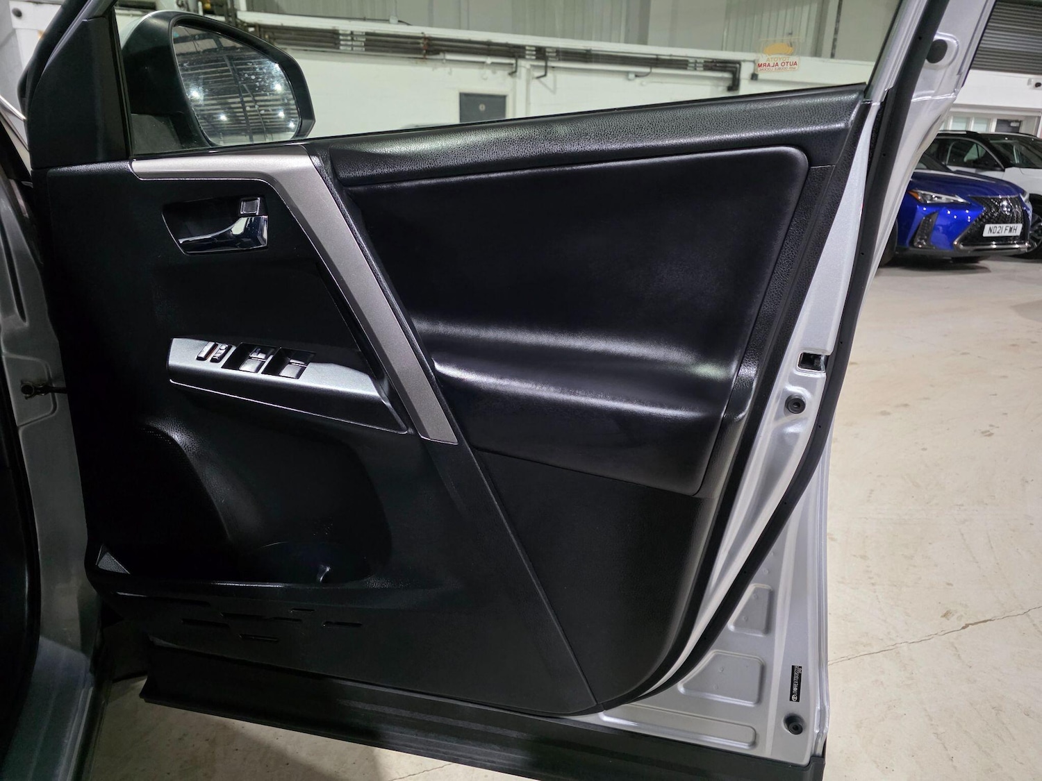 Used Toyota RAV4 2018 for sale - 77119943: Photo 13