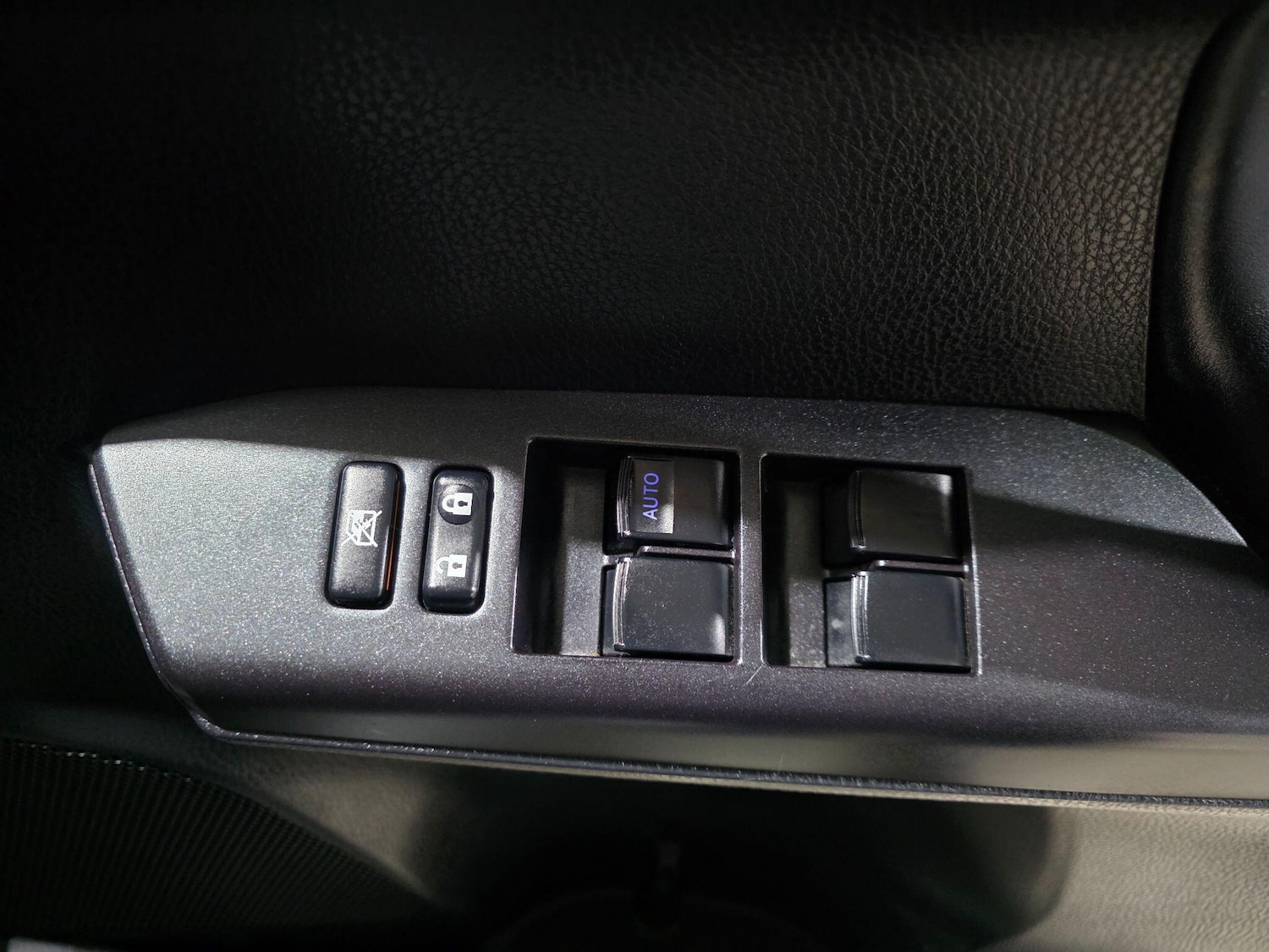 Used Toyota RAV4 2018 for sale - 77119943: Photo 14