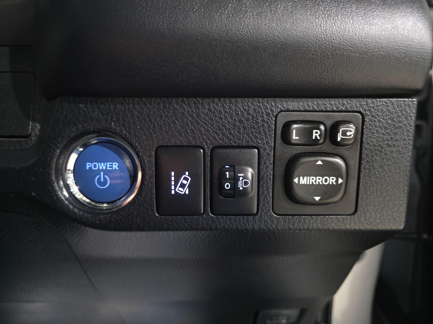 Used Toyota RAV4 2018 for sale - 77119943: Photo 15