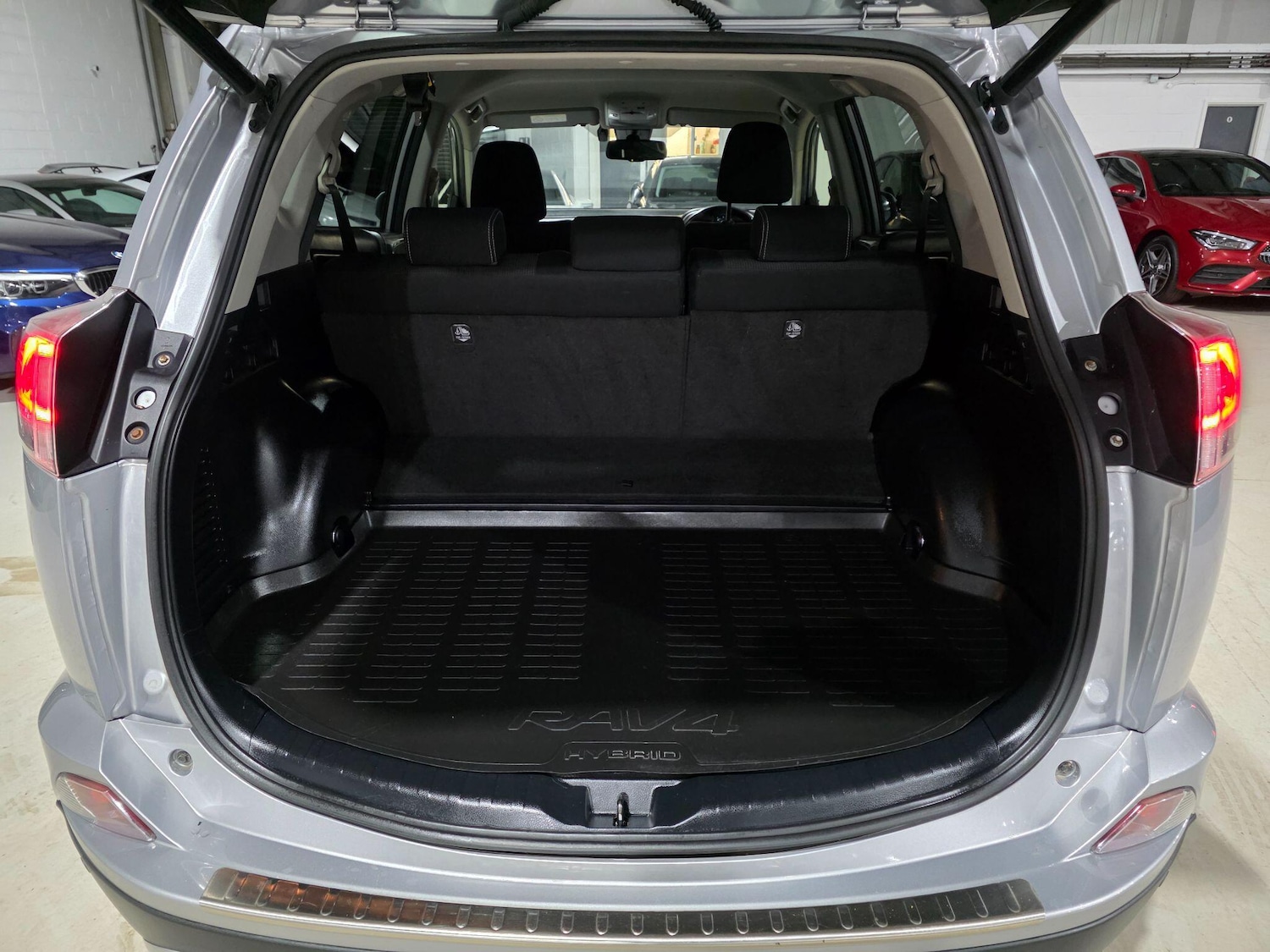 Used Toyota RAV4 2018 for sale - 77119943: Photo 28