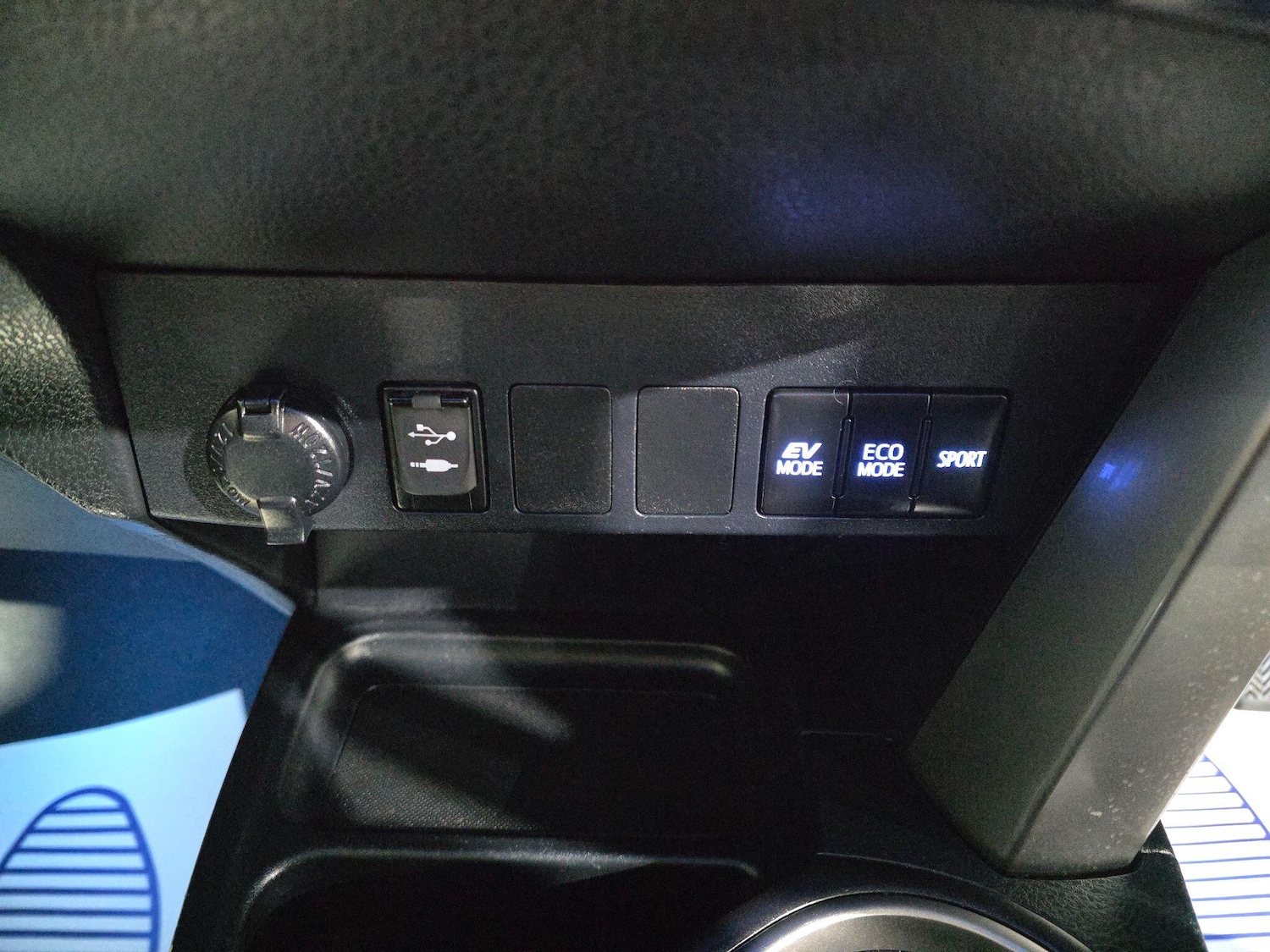 Used Toyota RAV4 2018 for sale - 77119943: Photo 9