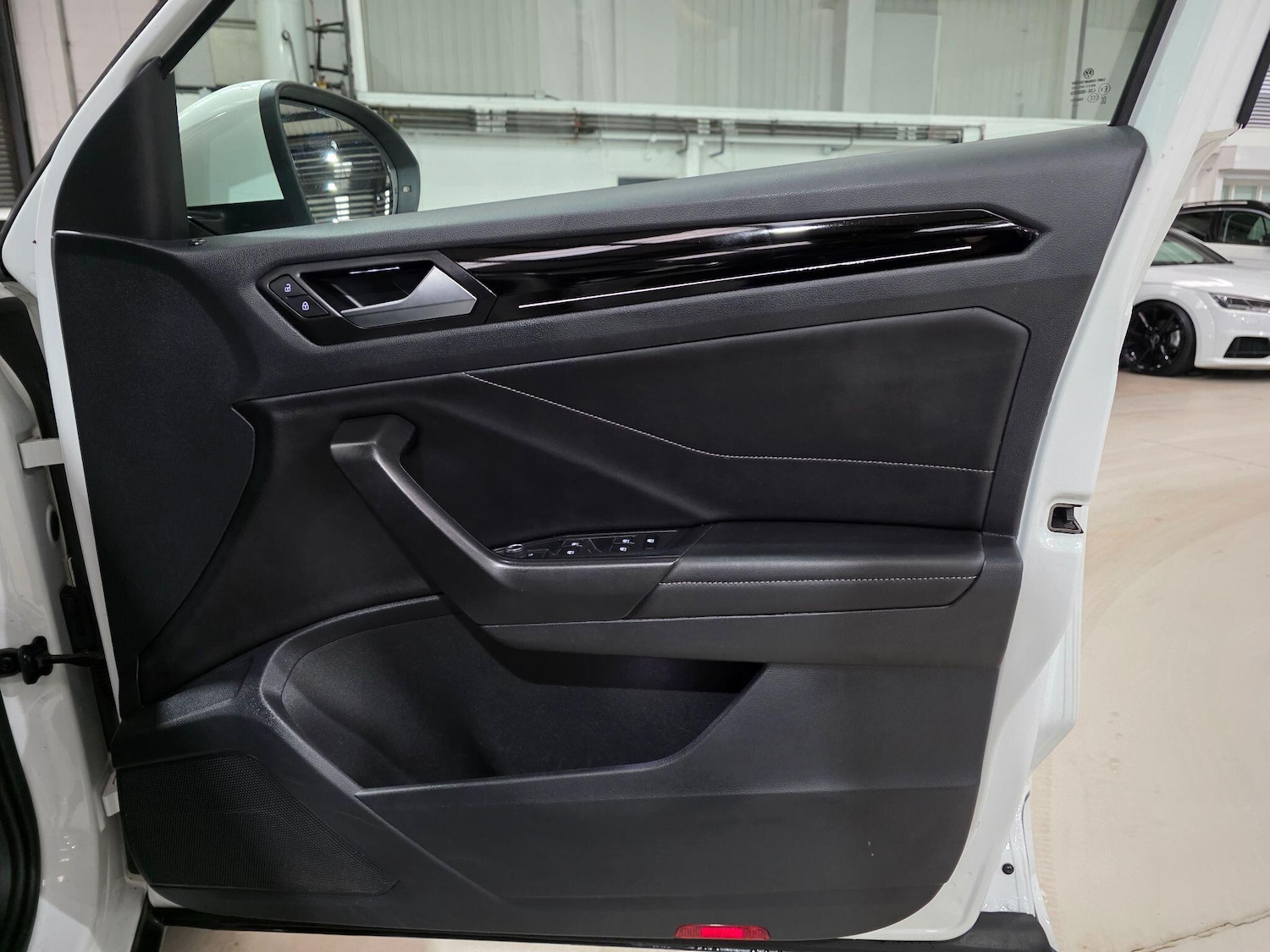 Used Volkswagen T-Roc 2022 for sale - 76823418: Photo 13